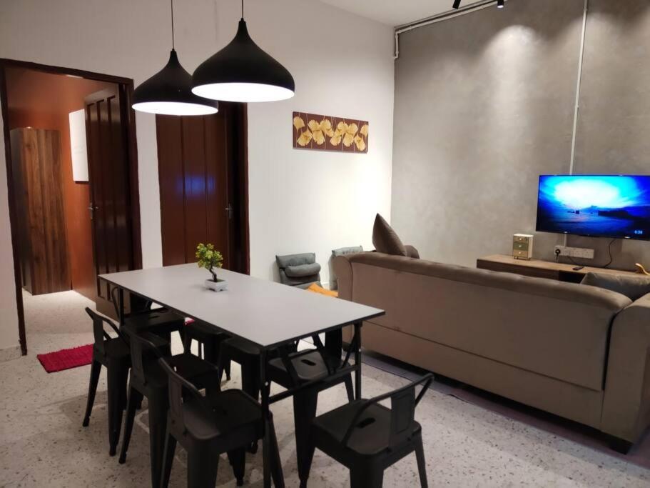 Apartment 3br 10pax Taman Hoover, By Idealhub *